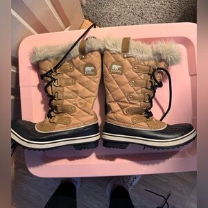 Sorel tall winter snow boots with fur